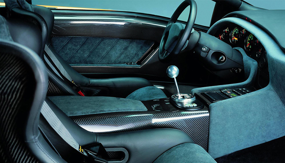Lamborghini Diablo VT 6.0 interior with MOMO car seat